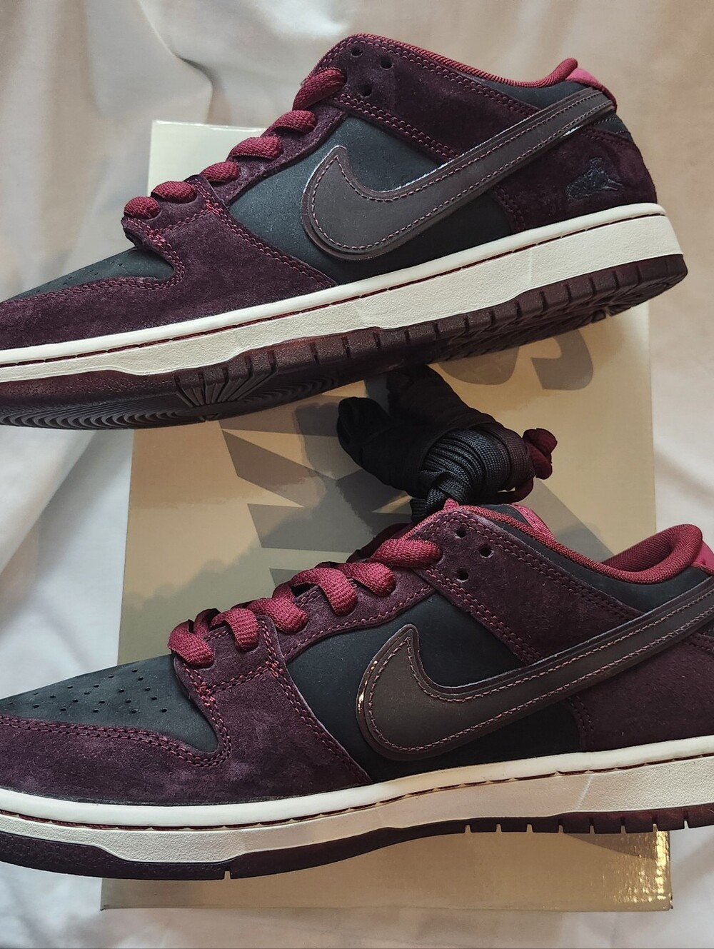 Men 9.5 Riot Skateshop x Nike SB Dunk Low Pro QS "Mahogany Dark Beetroot"